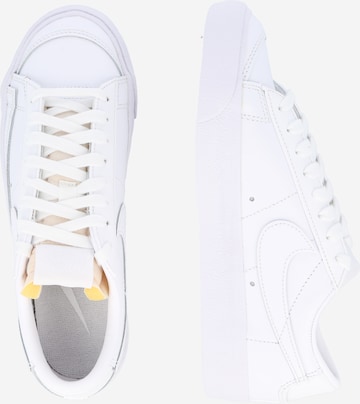 Baskets basses 'BLAZER LOW 77' Nike Sportswear en blanc