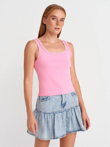 Dilvin Top in Roze: voorkant