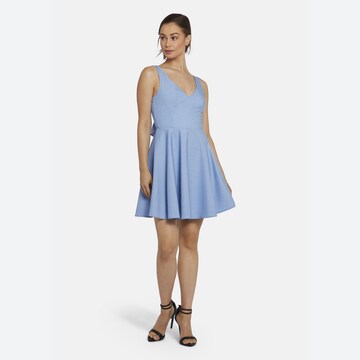 Robe de cocktail Nicowa en bleu : devant