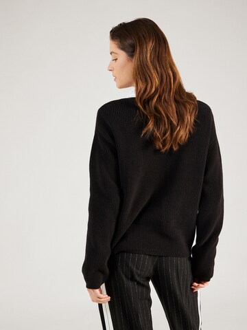 TOMMY HILFIGER Sweater in Black