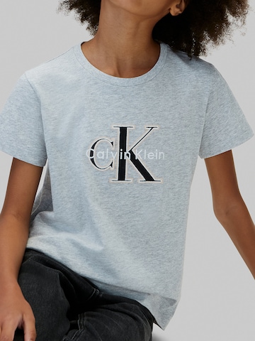 Calvin Klein Jeans - regular Camiseta en gris