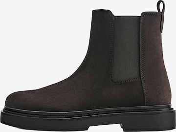 Pull&Bear Chelsea boots in Brown: front