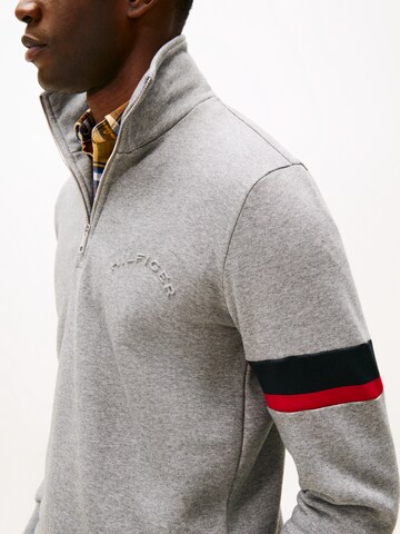 TOMMY HILFIGER Sweatshirt in Grey
