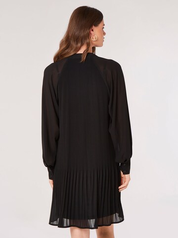 Robe Apricot en noir