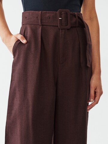 Calli Loosefit Bundfaltenhose 'ROBERTS' in Braun