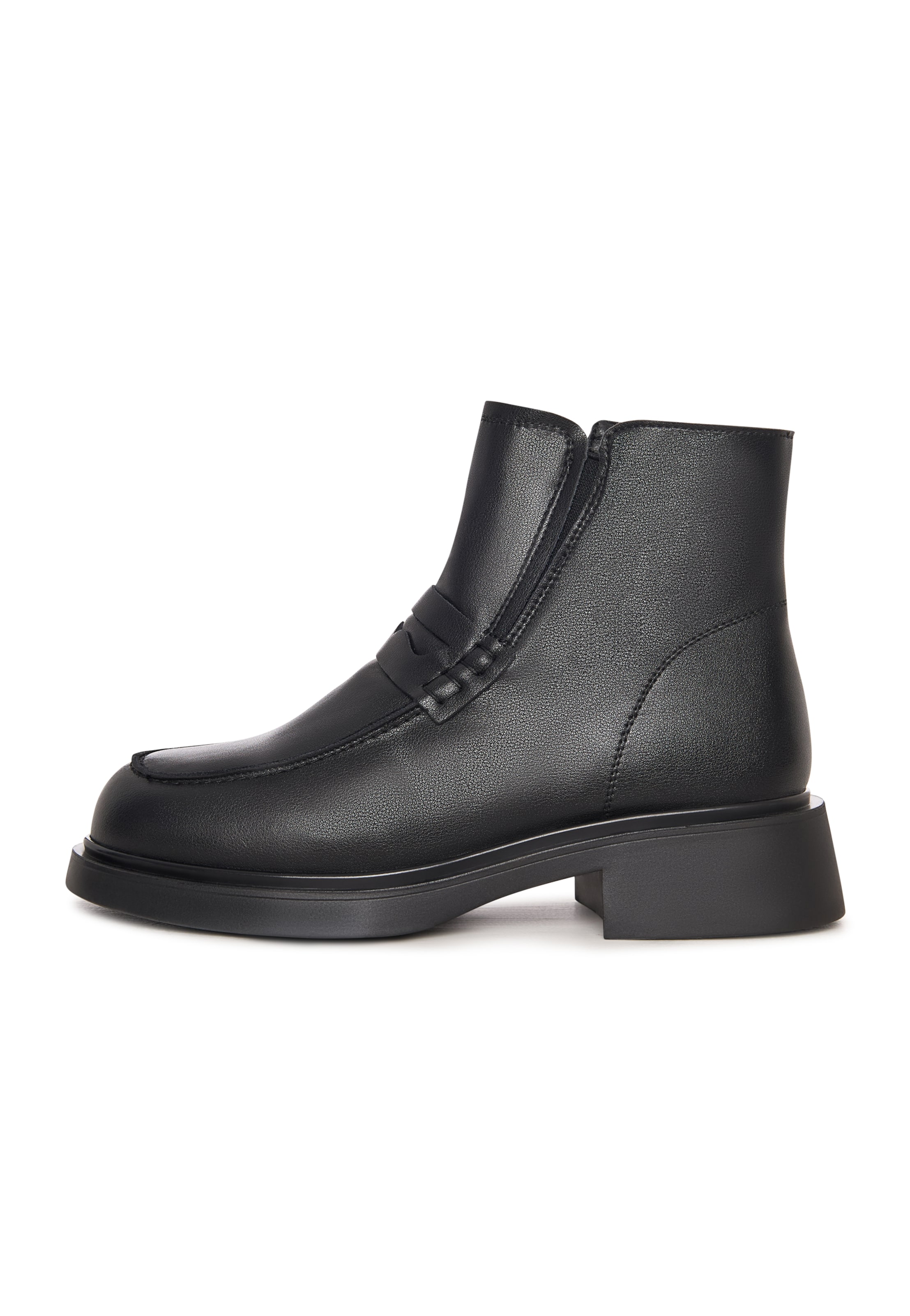 CESARE GASPARI Ankle Boots in Black: front