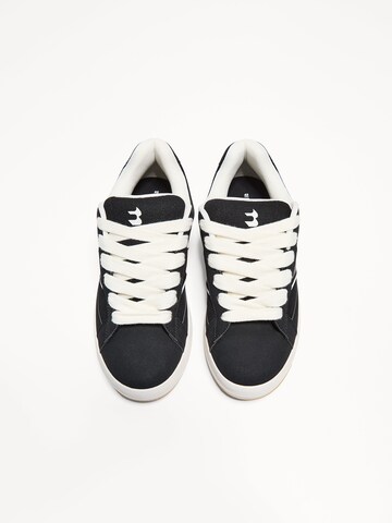 Bershka Sneakers in Black