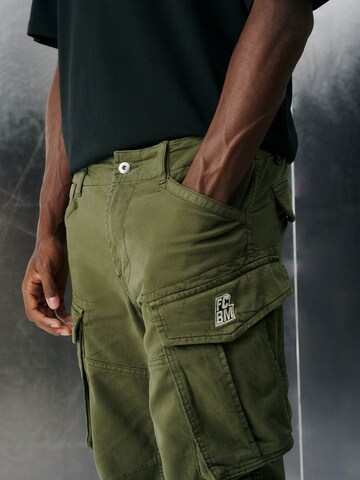 regular Pantaloni cargo 'Felix' di FCBM in verde