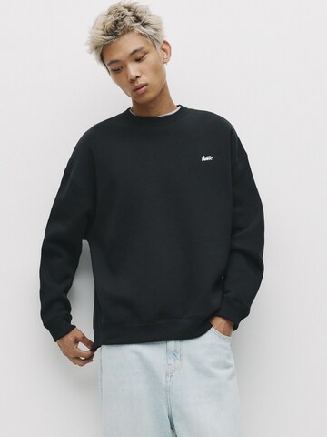 Sweat-shirt 'STWD' Pull&Bear en noir : devant