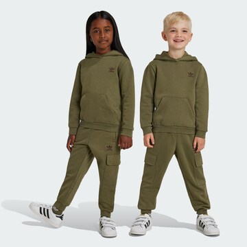 ADIDAS ORIGINALS Jogginganzug in Grün: Vorderseite