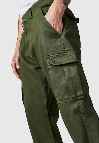 Effilé Pantalon cargo 'Siwas' Peak Time en vert