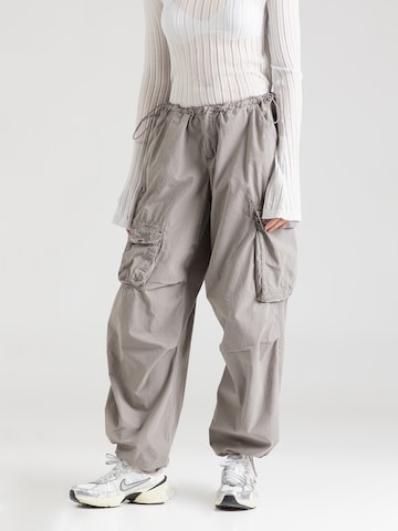 pilka BDG Urban Outfitters Siaurėjantis Laisvo stiliaus kelnės: priekis