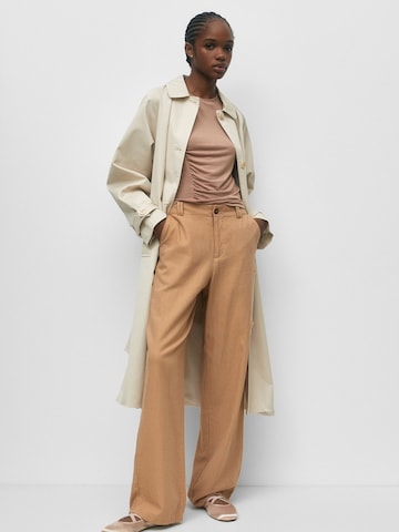 Pull&Bear Loose fit Trousers in Beige: front