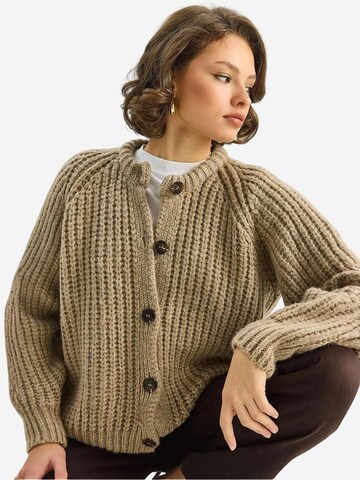Bianco Lucci Strickjacke in Beige