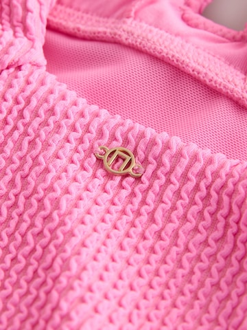 Next Triangel Shapingbadeanzug in Pink