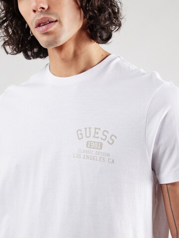 Tricou 'Classic' de la GUESS pe alb
