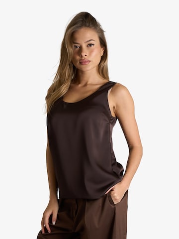 Jijil Tanktops in Braun: Vorderseite