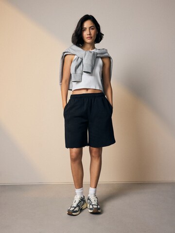 Next Loosefit Shorts 'Essential' in Schwarz