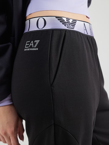 EA7 Emporio Armani Tapered Παντελόνι σε μαύρο