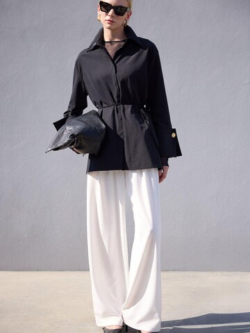 Touché Privé - Camiseta 'Poplin Shirt With Wide Cuff' en negro