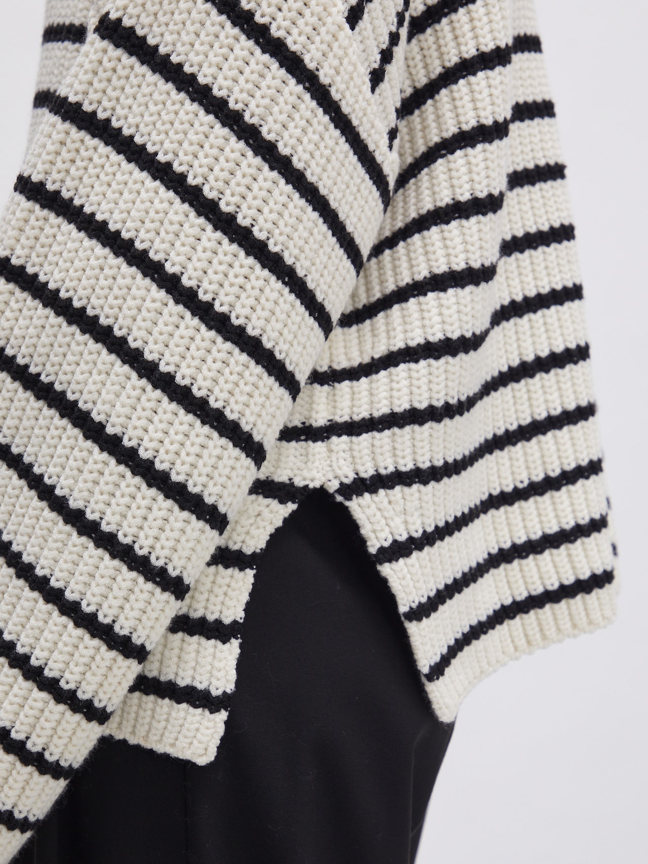 EDITED Produkte Pullover 'Imilia' schwarz