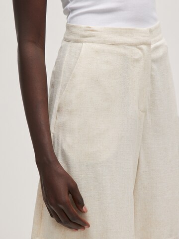 EDITED Wide leg Broek 'Amy' in Beige