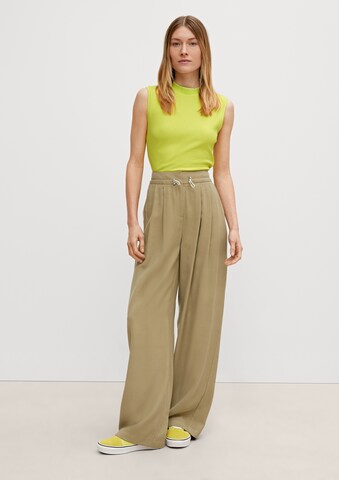 comma casual identity - Top en amarillo