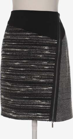 Kenny S. Skirt in M in Black: front