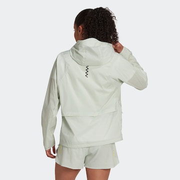 ADIDAS SPORTSWEAR Ulkoilutakki 'Run Fast Zip Solid' värissä valkoinen