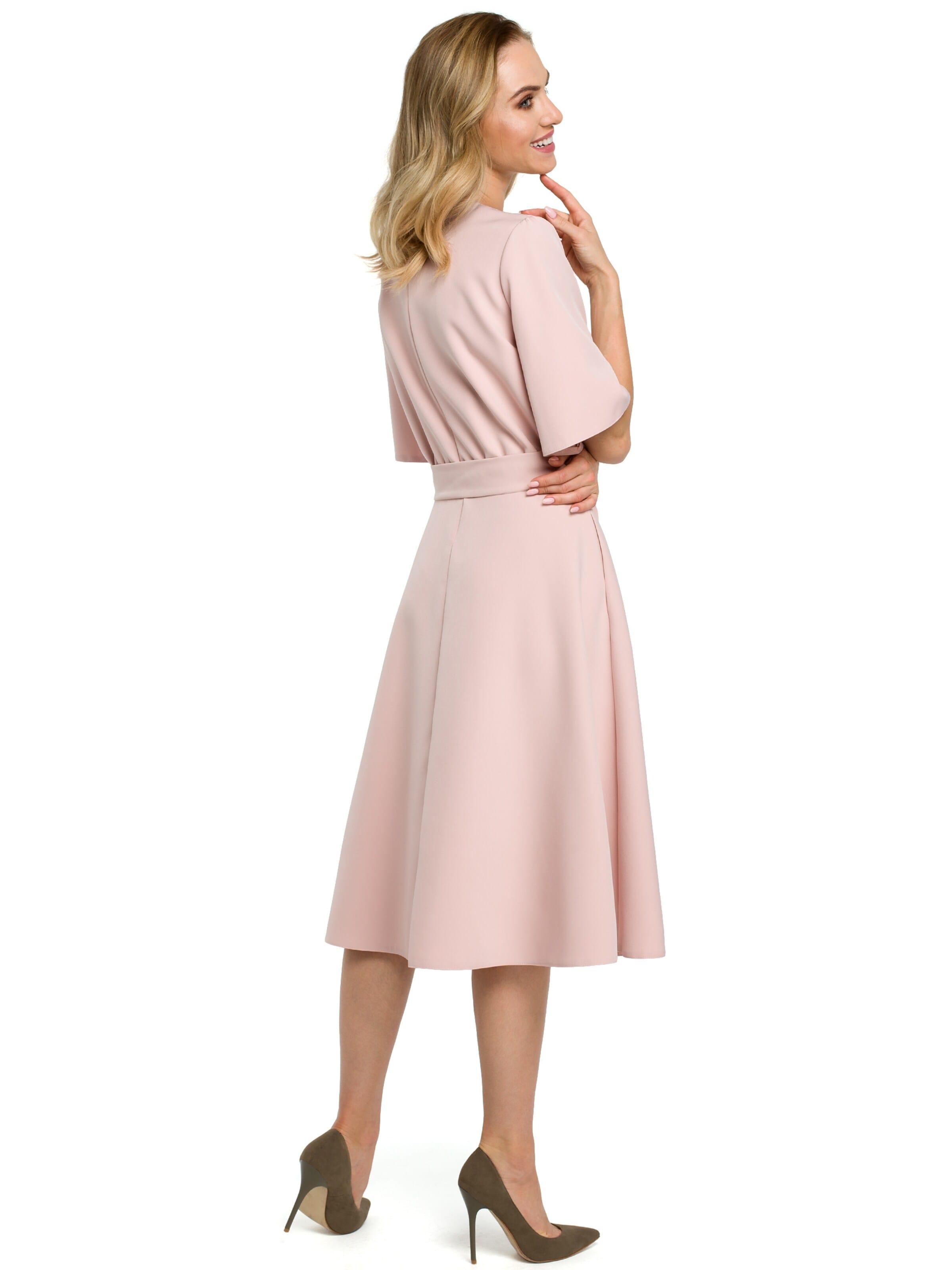 Rochie de cocktail de la made of emotion pe roz