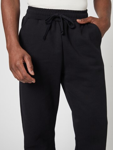 Loosefit Pantalon ABOUT YOU x Louis Darcis en noir