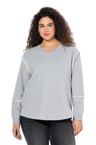 Ulla Popken Sweatshirt in Grijs: voorkant