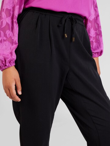 Vero Moda Curve Zwężany krój Spodnie 'ELORA' w kolorze czarny