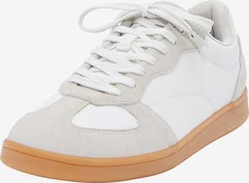 Pull&Bear Sneakers in White: front