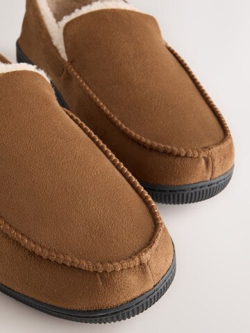 Slipper di Next in marrone