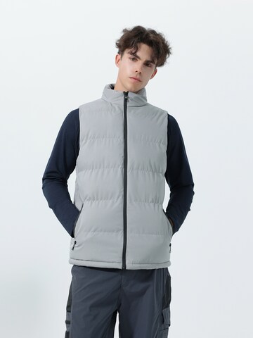 Youthup Vest in Grey: front