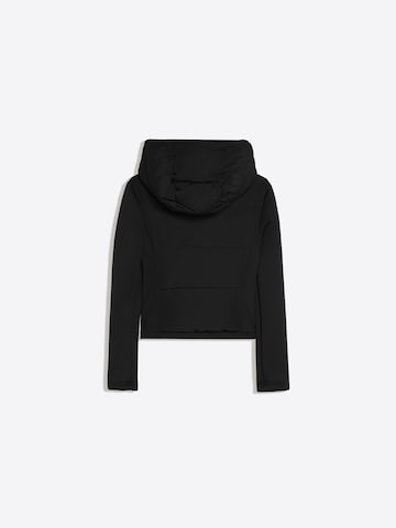 Bershka Přechodná bunda – černá