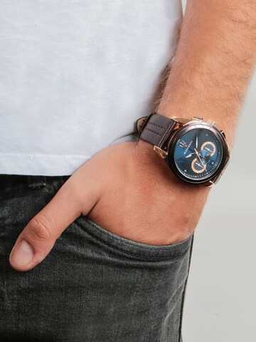 Maserati - Reloj analógico en marrón: frente