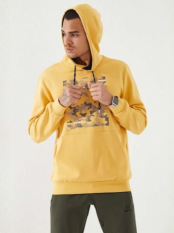 Sweat-shirt Tommy Life en jaune