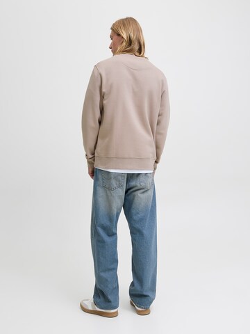 JACK & JONES Sweatshirt 'JJESOHO' in Bruin