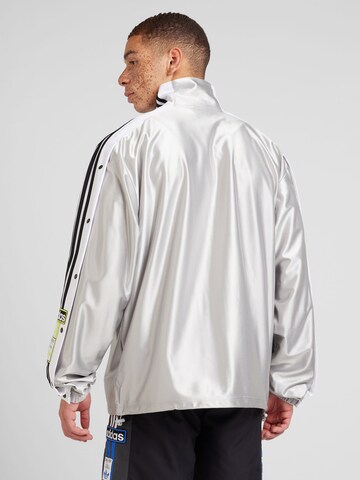 ADIDAS ORIGINALS Φθινοπωρινό και ανοιξιάτικο μπουφάν 'MEGABREAK' σε ασημί