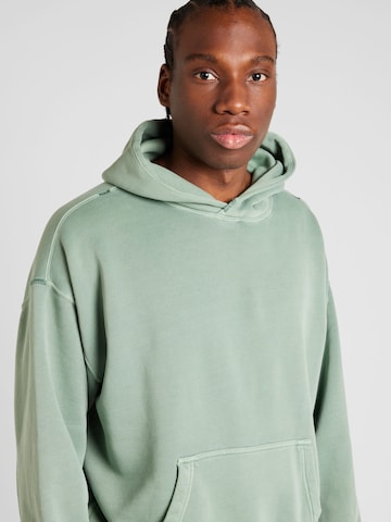 Abercrombie & Fitch Sweatshirt 'ESSENTIAL' i grøn