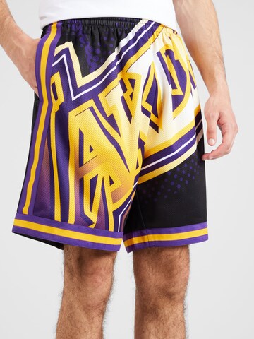 Regular Pantaloni sport 'NBA LAKERS' de la Mitchell & Ness pe negru