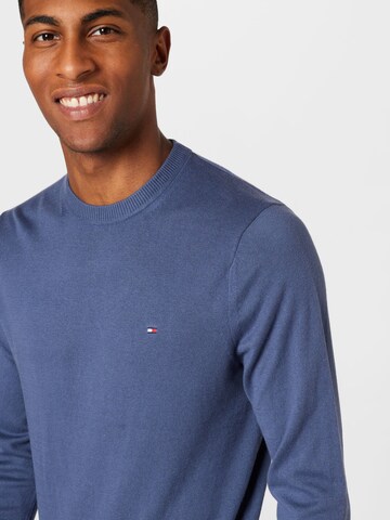 TOMMY HILFIGER Svetr – modrá