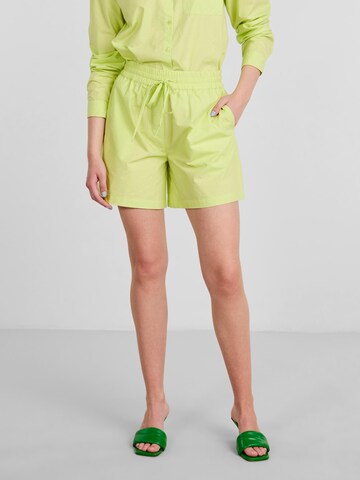 Loosefit Pantaloni 'Ava' di PIECES in verde: frontale