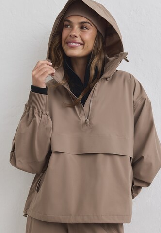 Veste mi-saison Aim'n en marron : devant