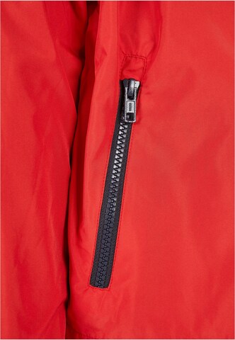 Urban Classics - Chaqueta de entretiempo 'Windunner' en rojo