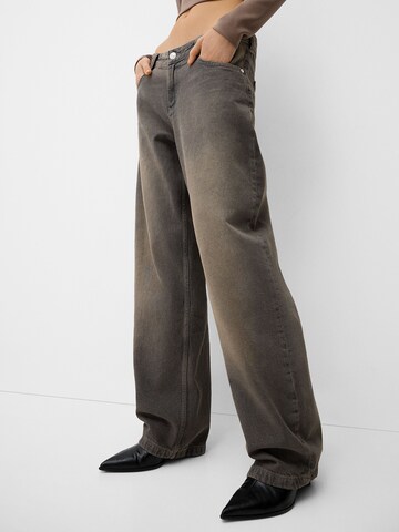 Loosefit Jeans di Bershka in grigio: frontale