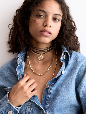 Collana di Pull&Bear in oro: frontale