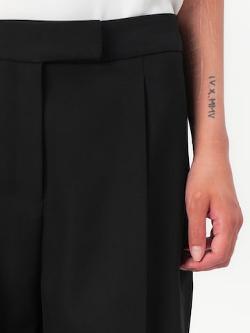 Wide Leg Pantalon à plis 'HERO' Calvin Klein en noir